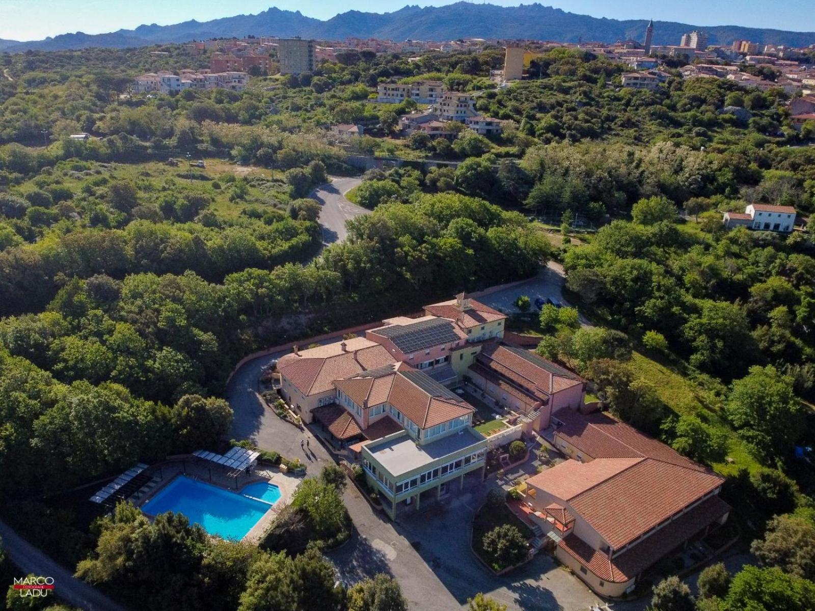 Pausania Inn Темпио Паузания Екстериор снимка